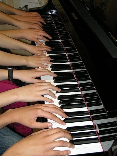 5 Distinct Ways in Which Piano Classes Can Benefit Youngsters